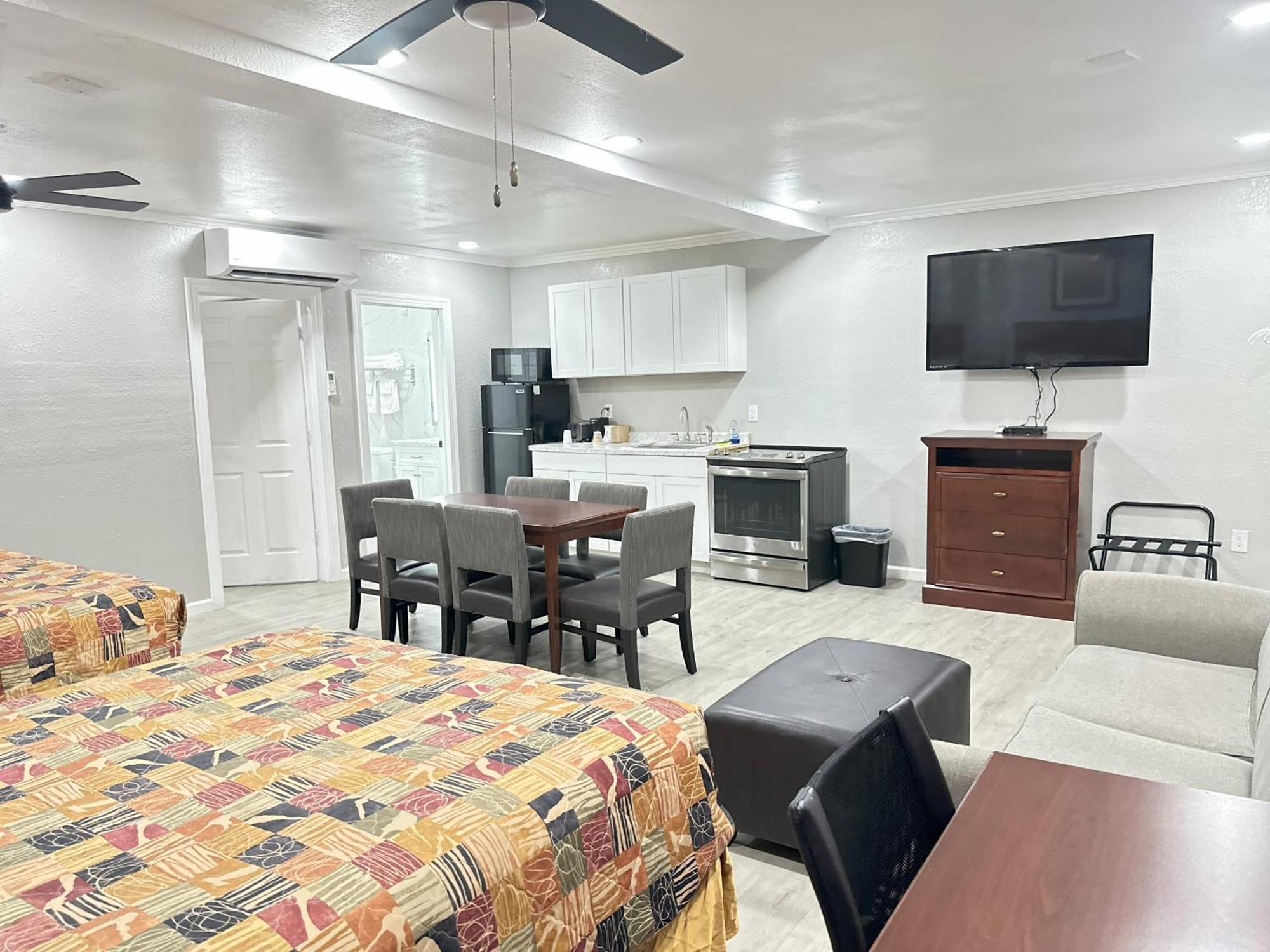 Sunshine & Venice, Florida Motel