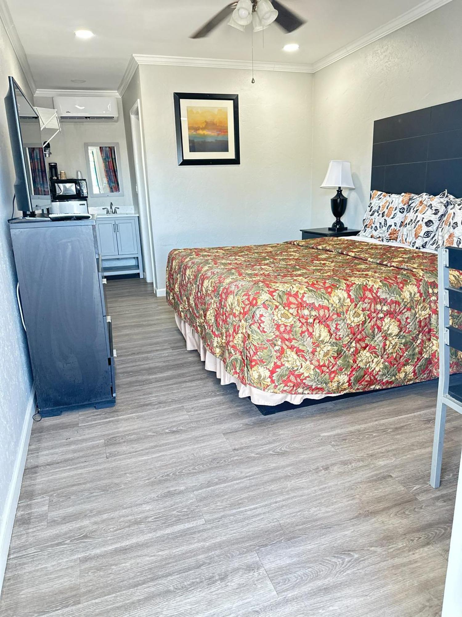 Sunshine & Venice, Florida Motel 2*
