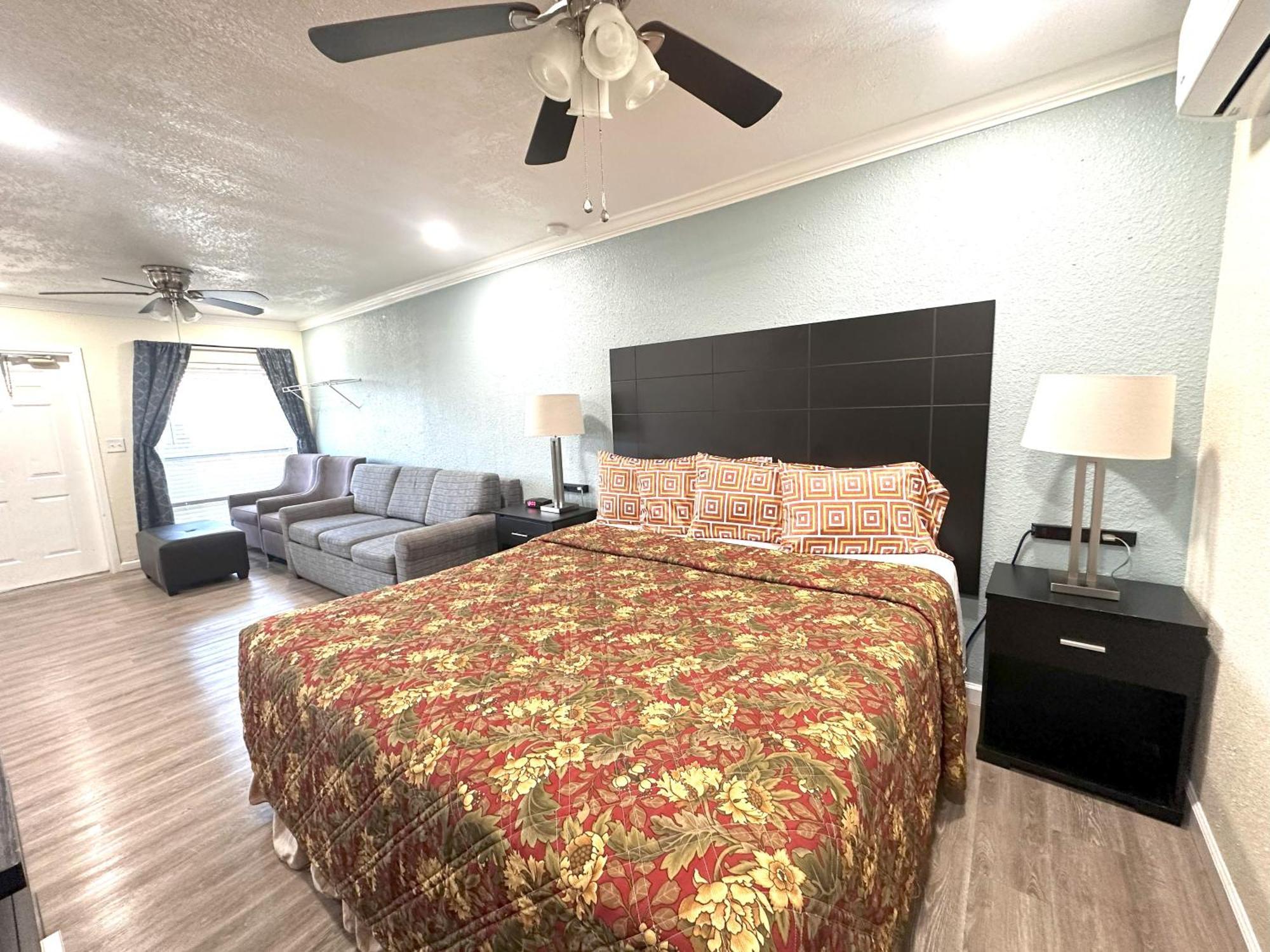Sunshine & Venice, Florida Motel