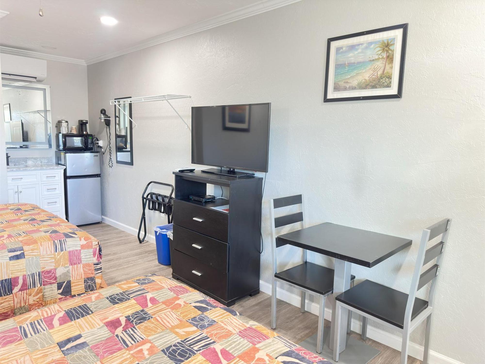 Sunshine & Venice, Florida Motel