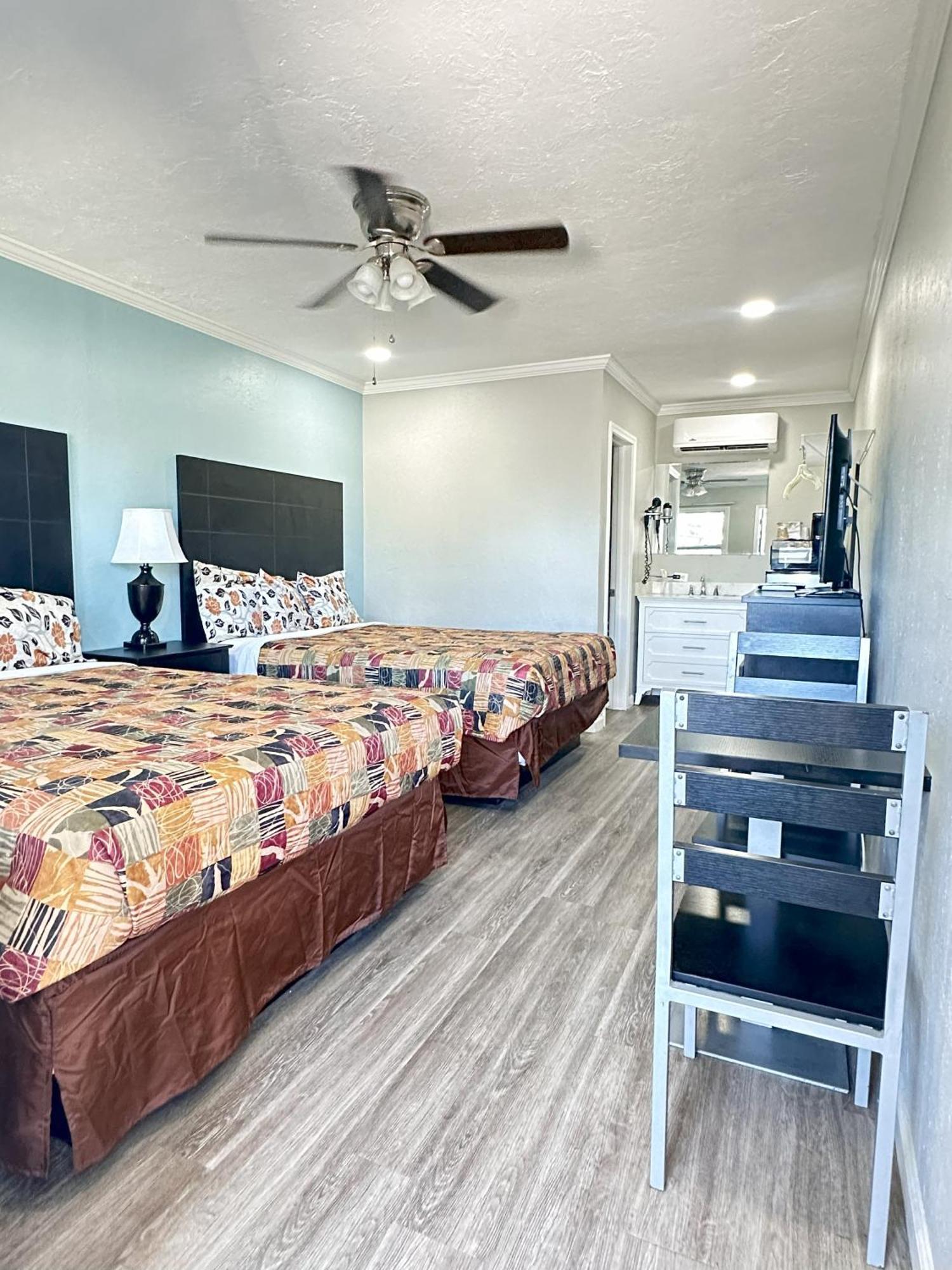 Sunshine & Venice, Florida Motel 2*