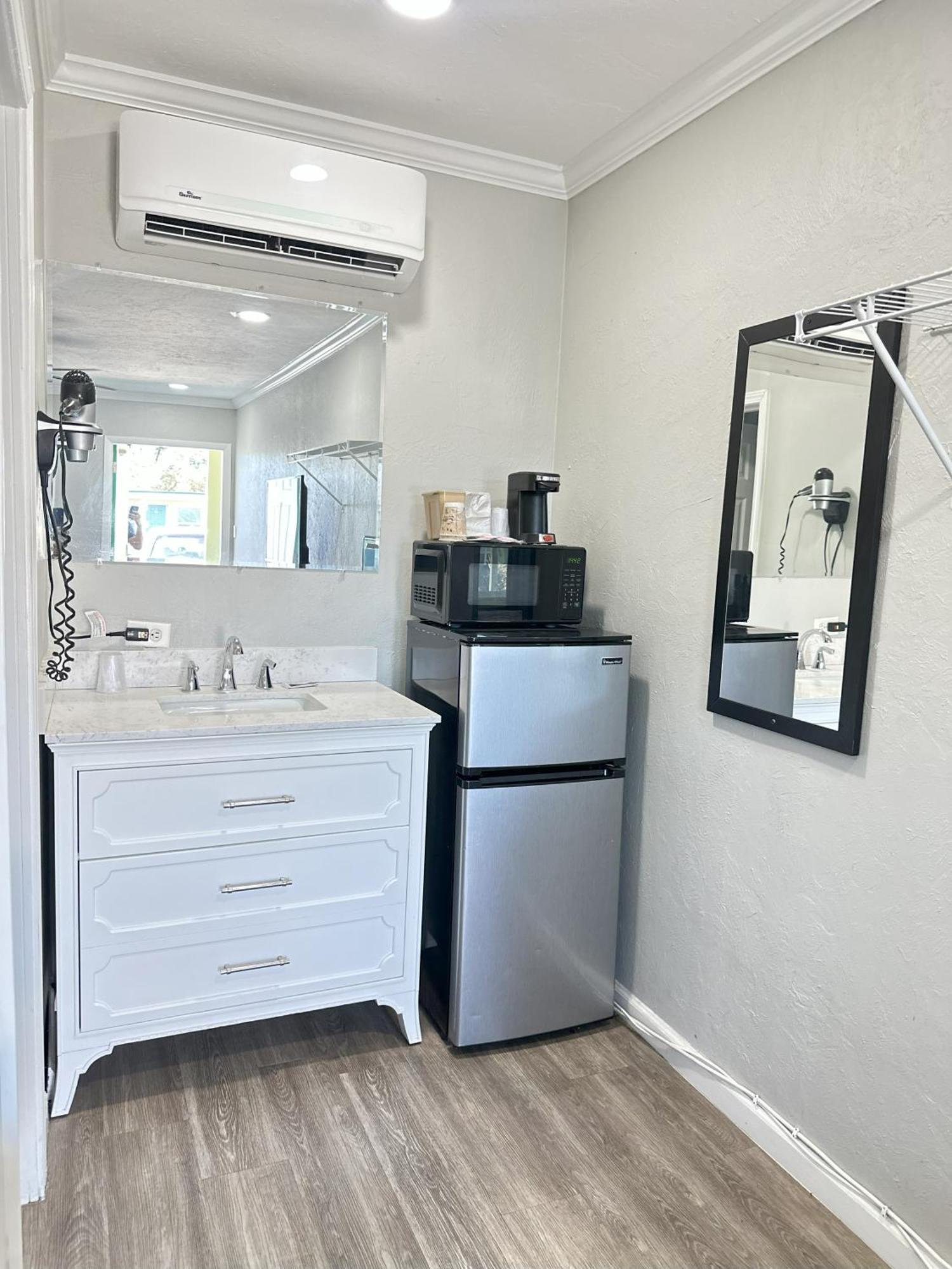 Motel Sunshine & Venice, Florida 2*
