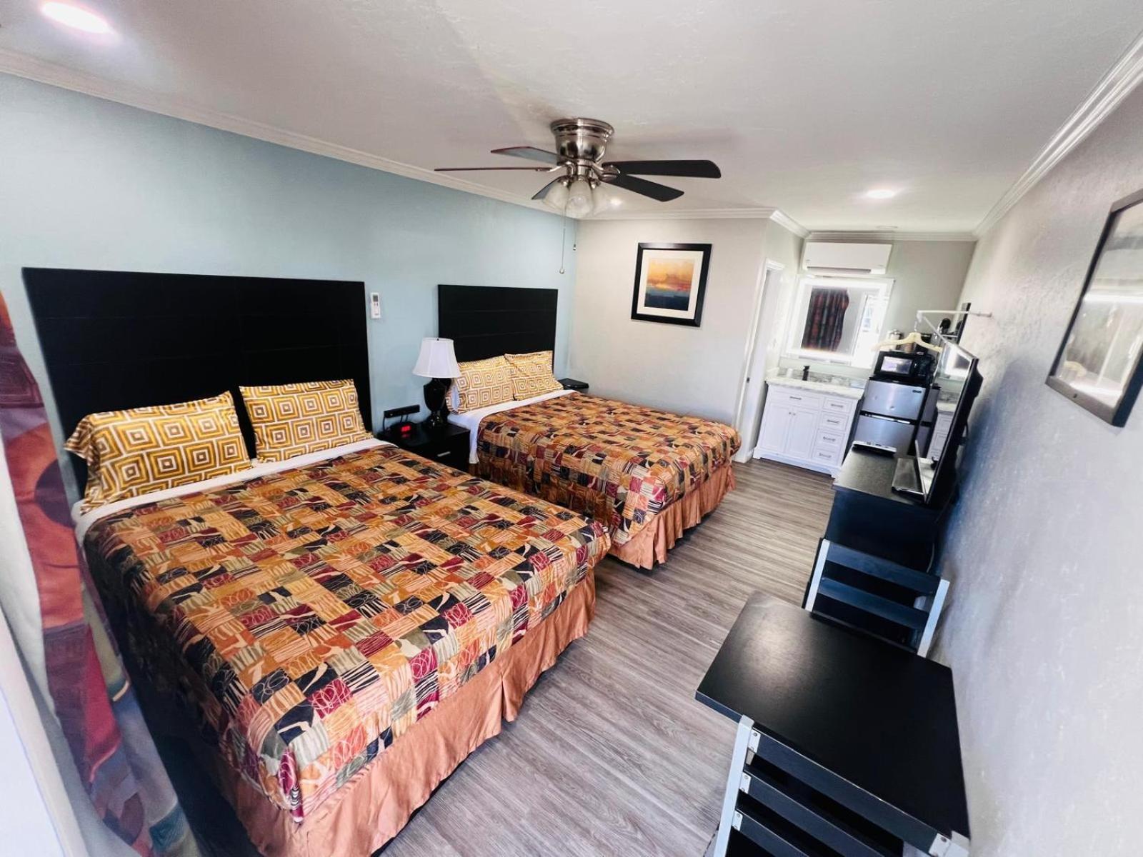 Sunshine & Venice, Florida Motel