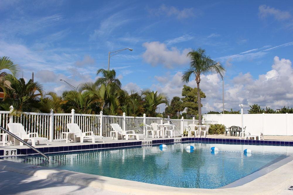 Sunshine & Venice, Florida 2* Venice Gardens