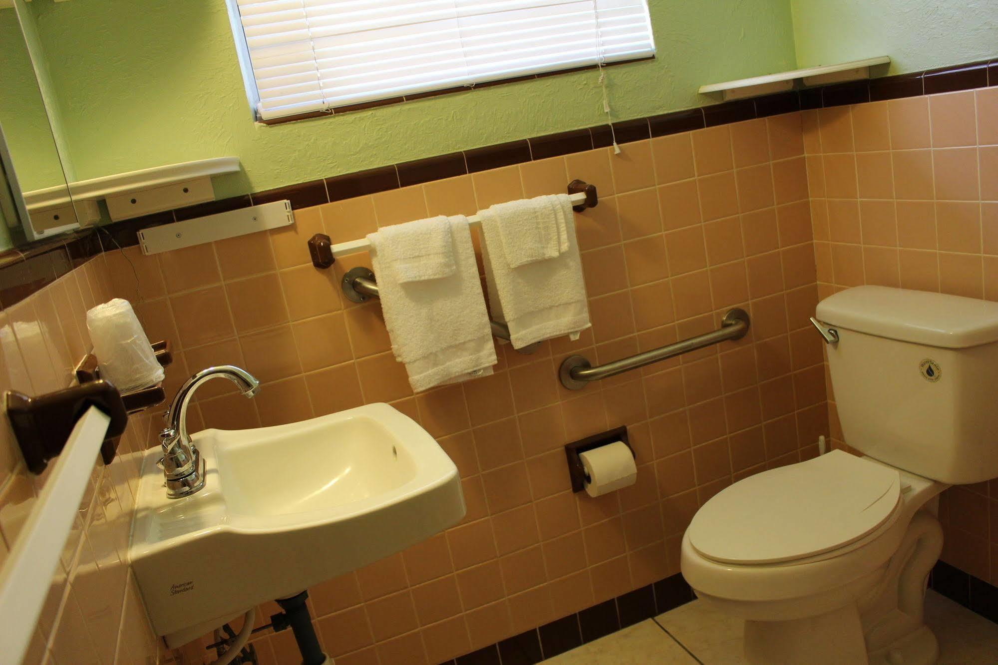 Sunshine & Venice, Florida Motel 2*